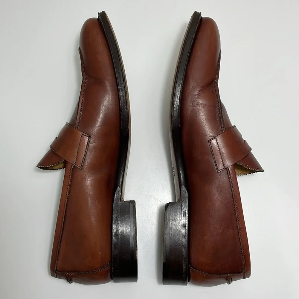 Barneys New York Size‎ 8 brown leather penny loafers. Excellent used condition.